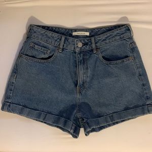 Perfect Condition PACSUN Mom Short Jean Shorts size 26